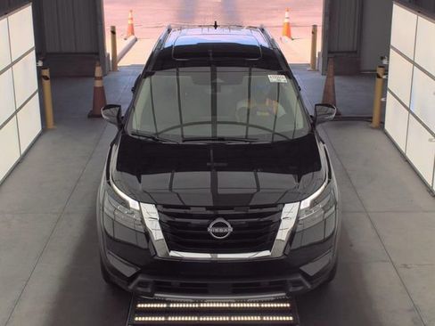 Certified 2025 Nissan Pathfinder SL w/ SL Premium Package FWD image 12