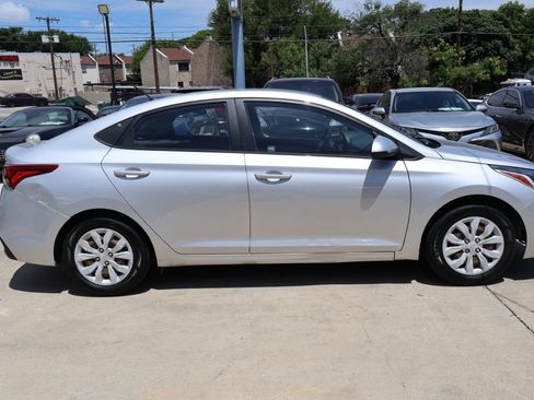 Used 2020 Hyundai Accent SE FWD image 8