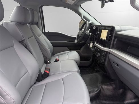 New 2026 Ford F550 4x4 Regular Cab Super Duty w/ XL Chrome Package image 15