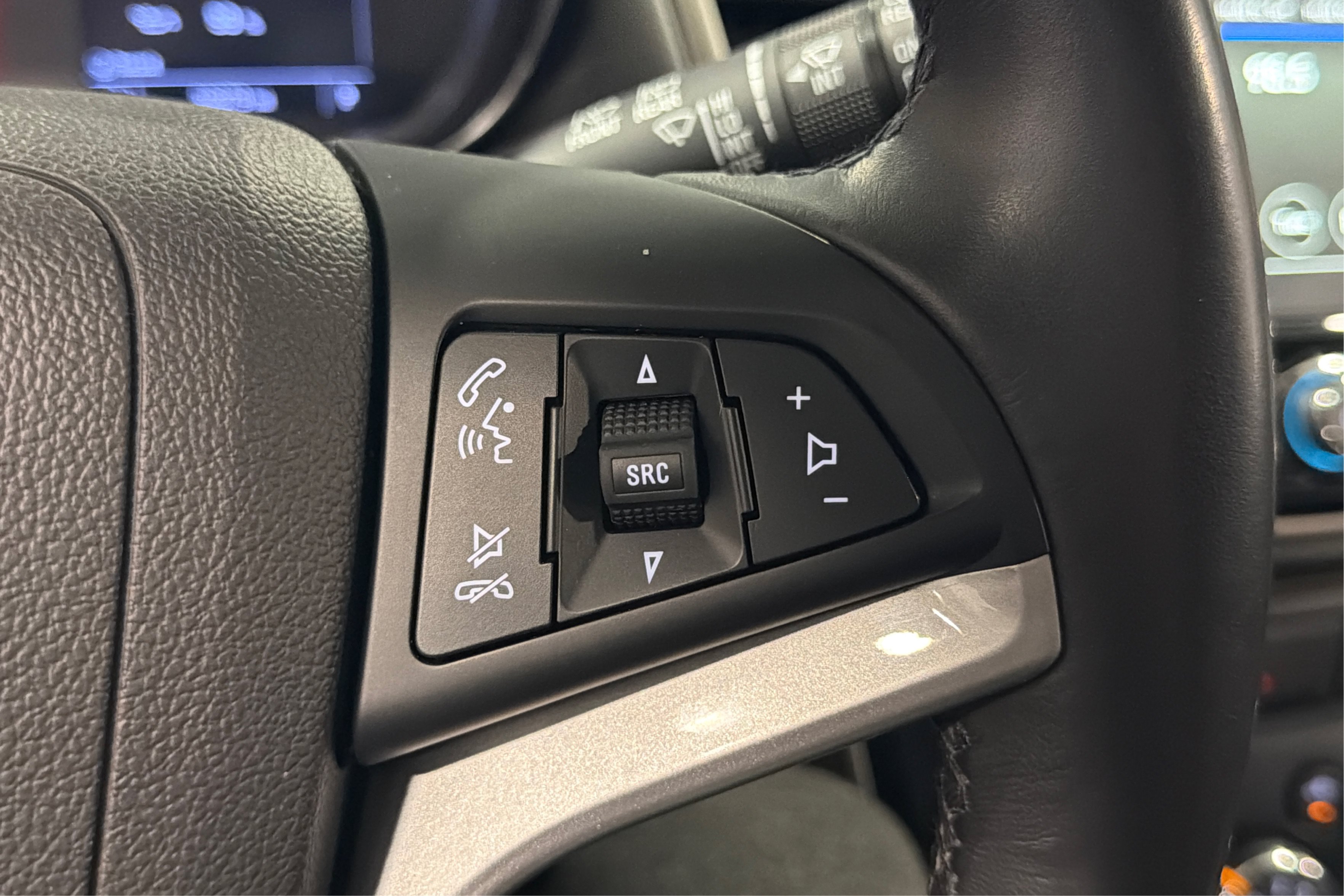 Used 2019 Chevrolet Trax LT w/ LT Convenience Package AWD/4WD image 24