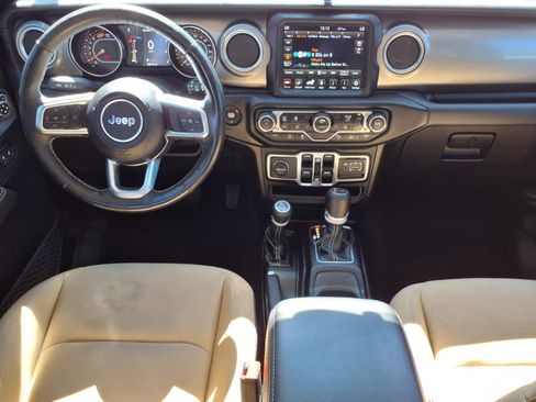 Used 2021 Jeep Wrangler Unlimited Sahara image 4