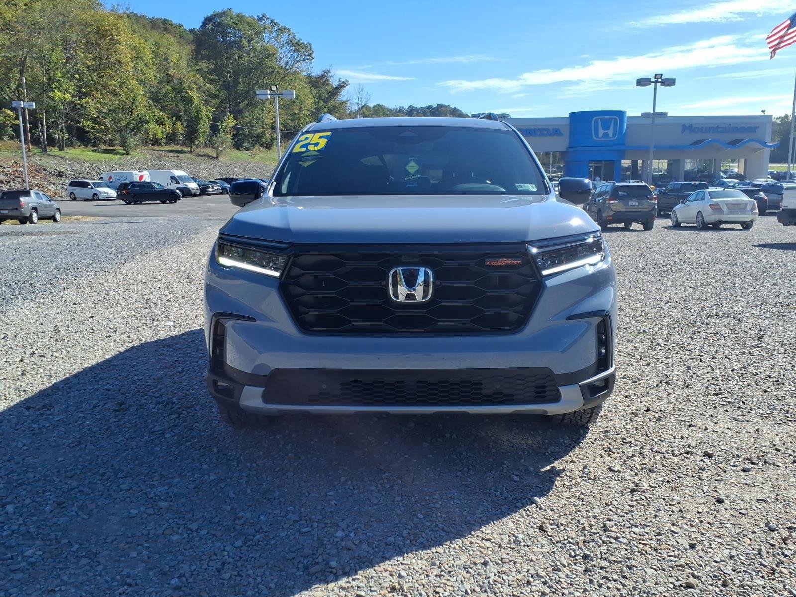 Certified 2025 Honda Pilot TrailSport image 3