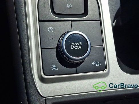 Used 2023 Ford Explorer XLT AWD/4WD image 26