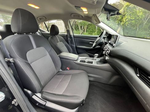 Used 2025 Nissan Sentra SV image 34