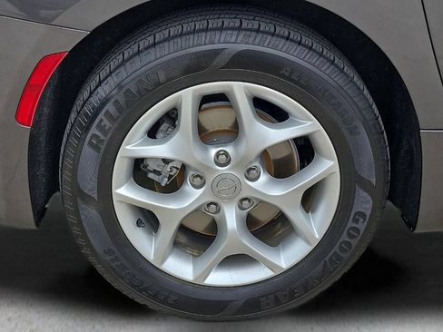 Used 2020 Chrysler Pacifica Limited FWD image 8