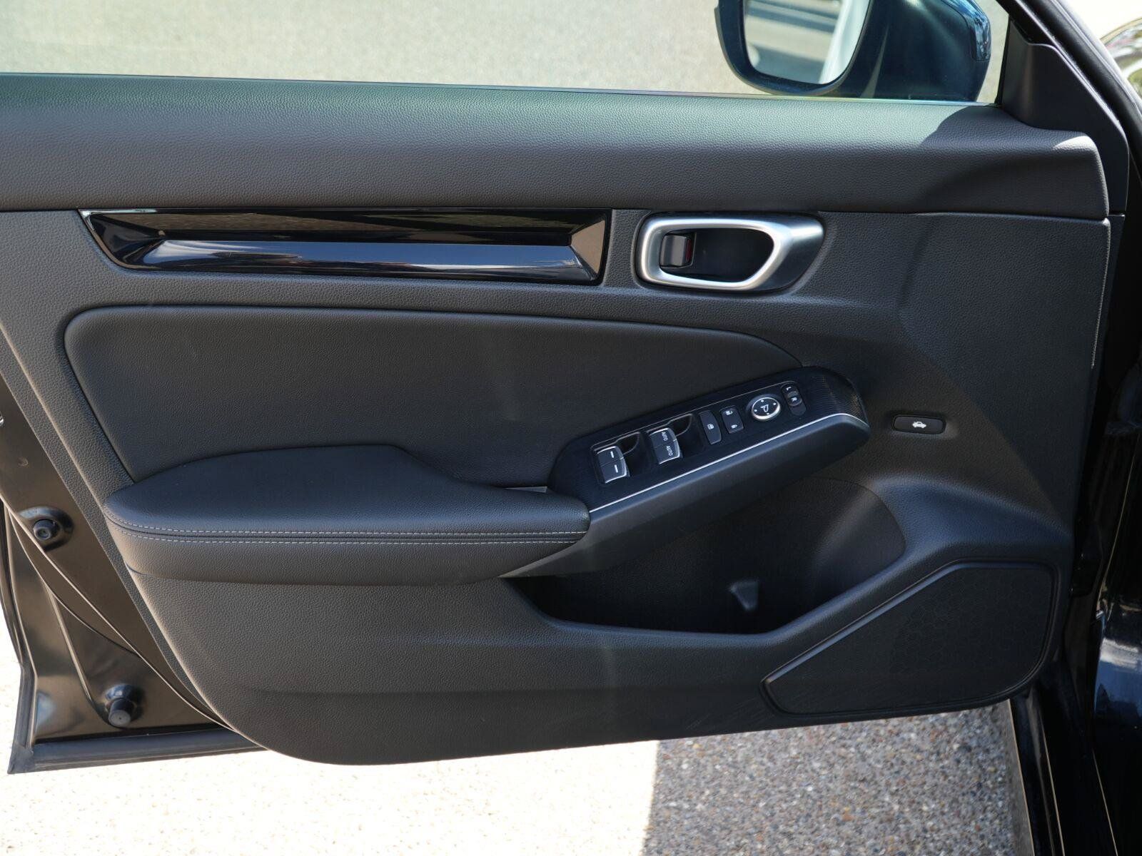 Used 2024 Honda Civic Touring image 4