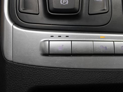 Used 2025 Kia Carnival FWD image 39