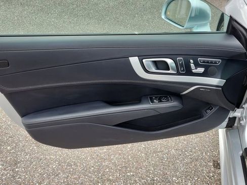 Used 2017 Mercedes-Benz SL 550 w/ Driver Assistance Package image 10