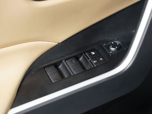 Certified 2025 Toyota RAV4 LE image 28