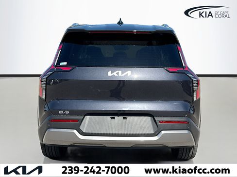 New 2026 Kia EV9 Wind image 4