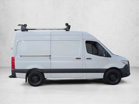 Used 2022 Mercedes-Benz Sprinter 2500 image 4