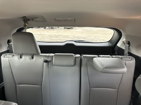 Used 2022 Toyota Highlander XLE FWD image 25