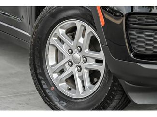 Used 2023 Jeep Grand Cherokee Laredo AWD/4WD video 3