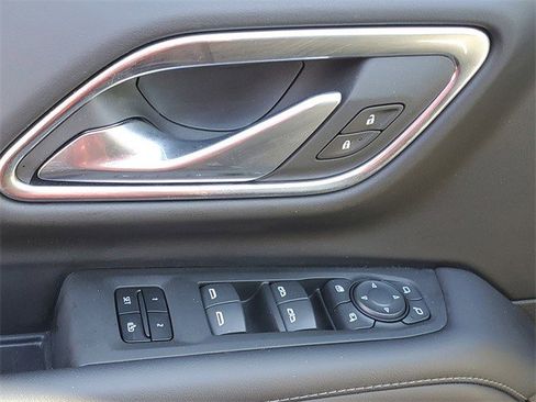 Certified 2023 Chevrolet Suburban Z71 w/ Luxury Package image 15