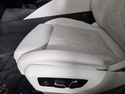 Used 2025 BMW 530i w/ Premium Package RWD image 11