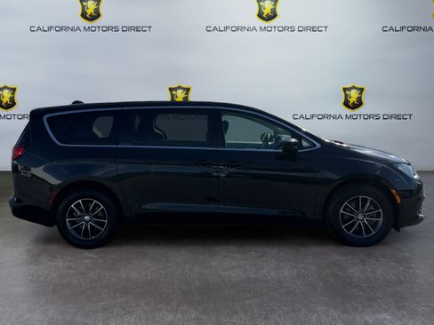 Used 2022 Chrysler Voyager LX FWD image 6