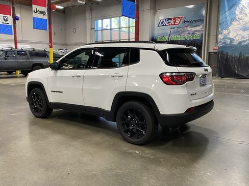 Certified 2026 Jeep Compass Latitude AWD/4WD image 3
