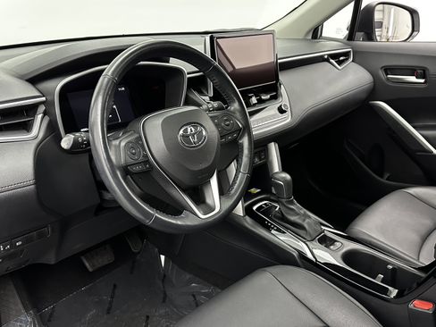 Used 2023 Toyota Corolla Cross XLE w/ Convenience Package image 10