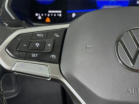 Used 2023 Volkswagen Tiguan SE FWD image 11
