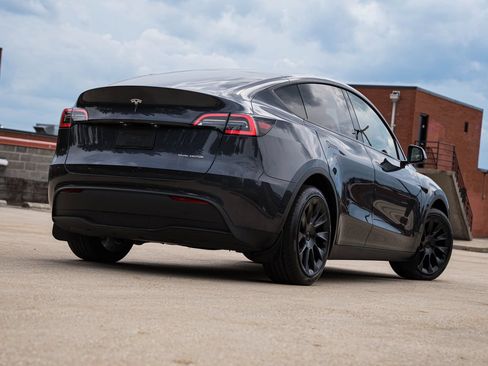 Used 2024 Tesla Model Y Long Range AWD/4WD image 6