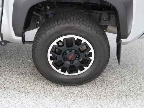 Certified 2024 Toyota Tacoma TRD Off-Road AWD/4WD image 10
