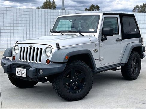 Used 2012 Jeep Wrangler Rubicon AWD/4WD image 2