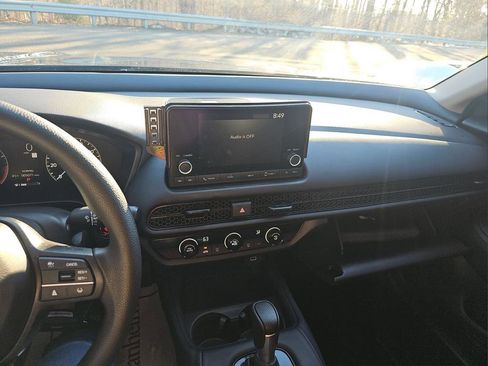 Certified 2025 Honda HR-V LX image 10