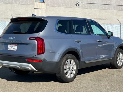 Used 2022 Kia Telluride LX AWD/4WD image 3