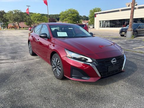 Used 2025 Nissan Altima 2.5 SV FWD image 10