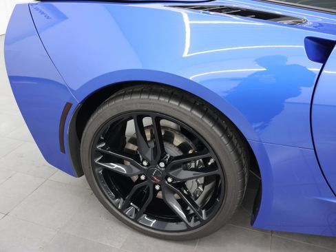 Used 2019 Chevrolet Corvette Stingray Coupe w/ Carbon Flash Badge Package RWD image 23