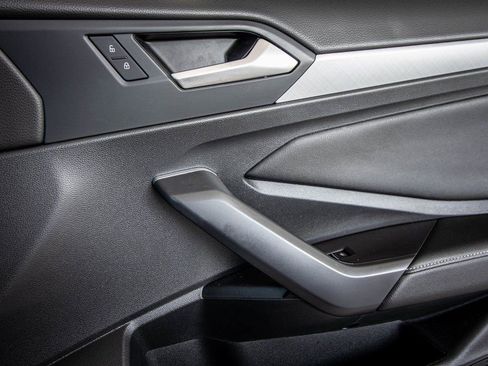 Used 2022 Volkswagen Jetta SE image 39