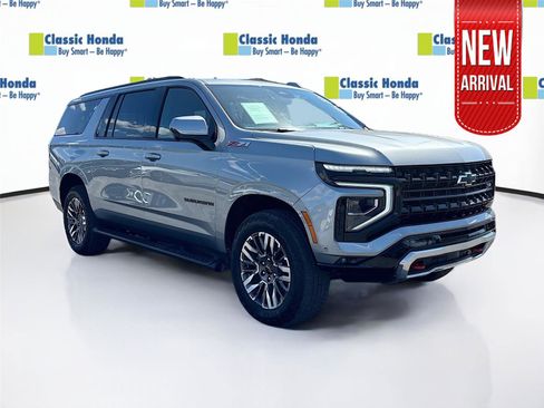 Used 2025 Chevrolet Suburban Z71 AWD/4WD image 1