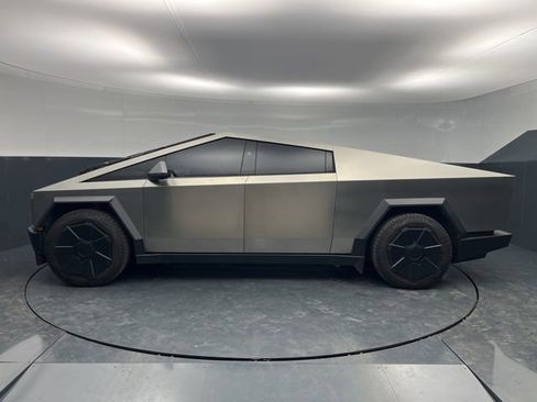 Used 2025 Tesla Cybertruck AWD Crew Cab image 4