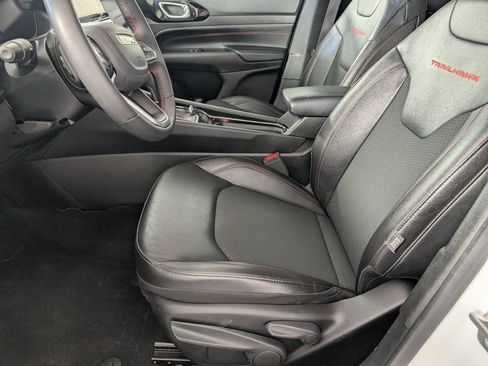 Used 2025 Jeep Compass Trailhawk AWD/4WD image 13