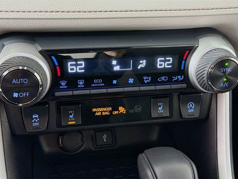 Used 2022 Toyota RAV4 XLE w/ XLE Grade Weather Package AWD/4WD image 17