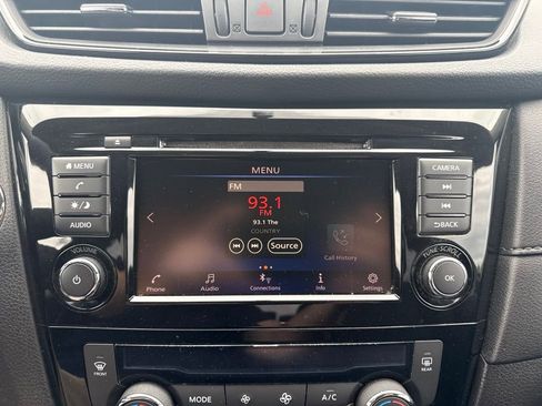 Used 2018 Nissan Rogue SV AWD/4WD image 18