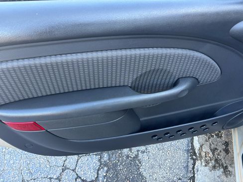 Used 2005 Chrysler PT Cruiser Convertible image 16