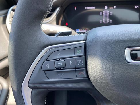 New 2025 Jeep Grand Cherokee Altitude image 13