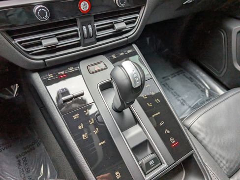 Certified 2025 Porsche Macan image 36