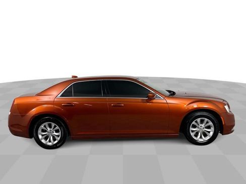 Used 2021 Chrysler 300 Touring RWD image 9