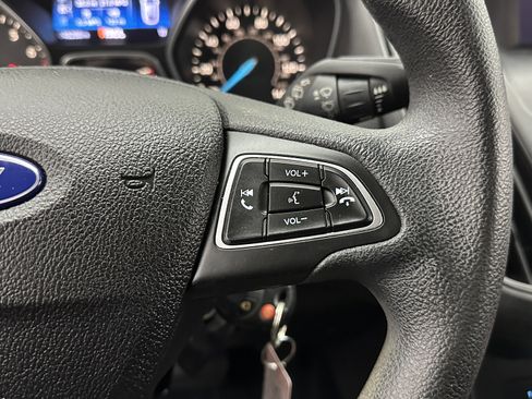 Used 2016 Ford Focus SE w/ SE Power Seat Package image 19