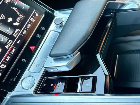 Used 2019 Audi e-tron Prestige w/ Prestige Package image 22