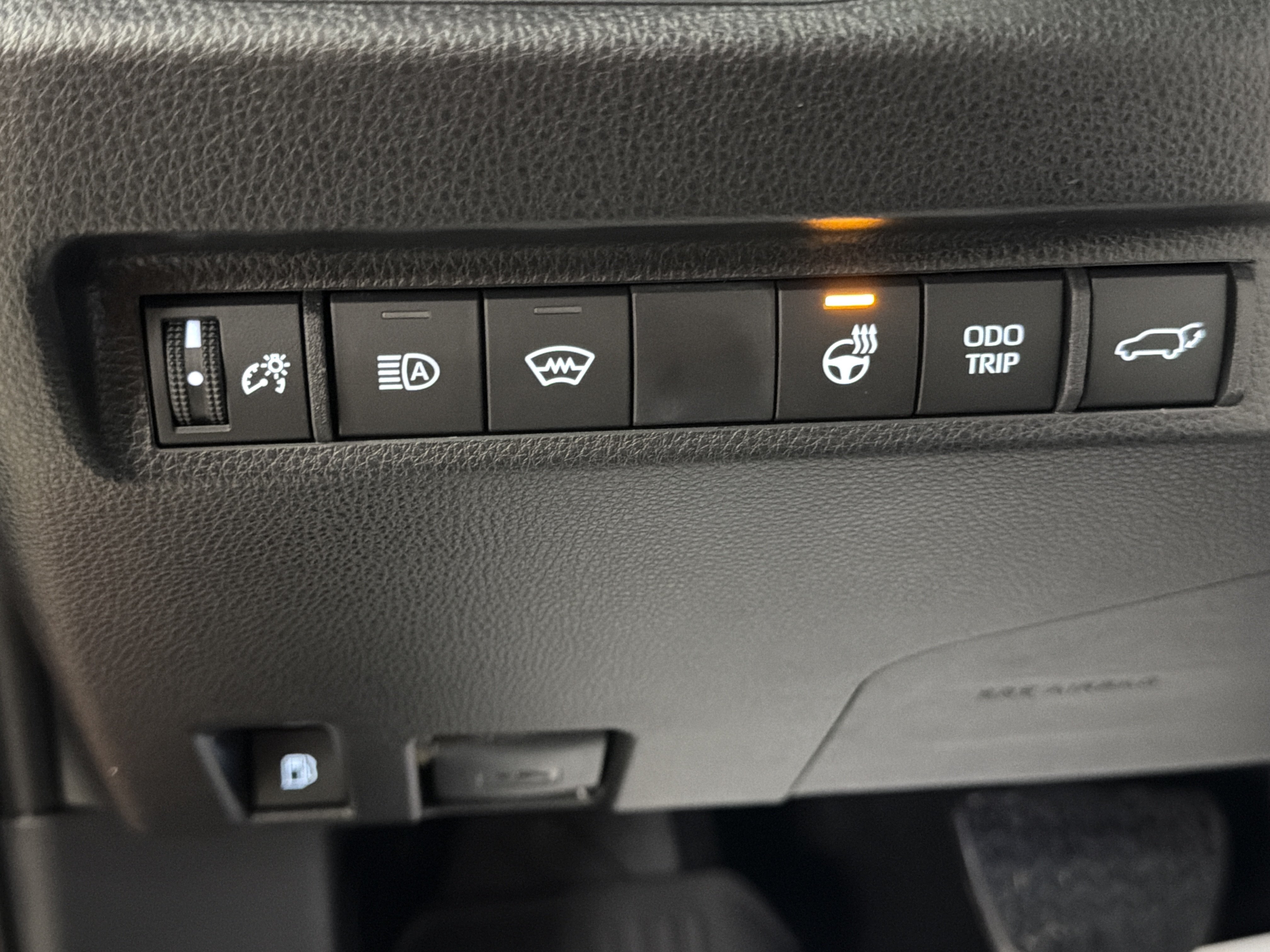 New 2025 Toyota RAV4 XSE w/ Weather Package AWD/4WD image 25