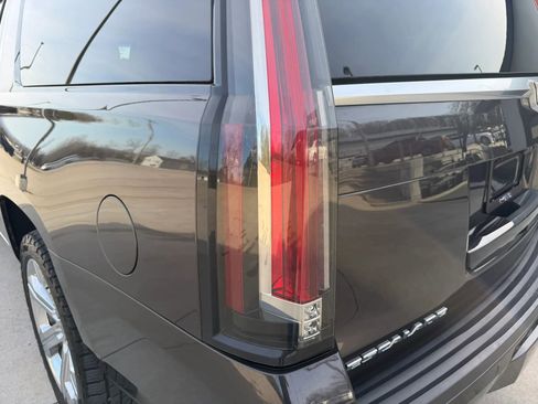 Used 2017 Cadillac Escalade ESV Platinum image 74