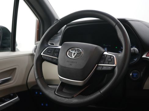 Used 2021 Toyota Sienna XLE w/ XLE Plus Package AWD/4WD image 15