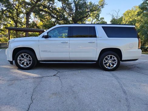 Used 2017 GMC Yukon XL SLT w/ Open Road Package image 4