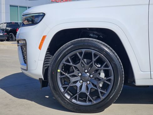 New 2026 Jeep Grand Cherokee L Summit image 11