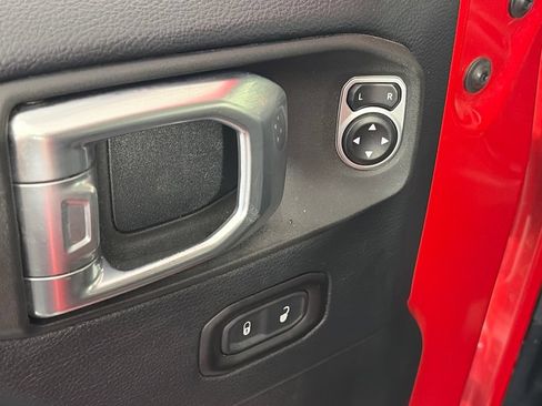 Used 2018 Jeep Wrangler Unlimited Rubicon w/ Cold Weather Group AWD/4WD image 26