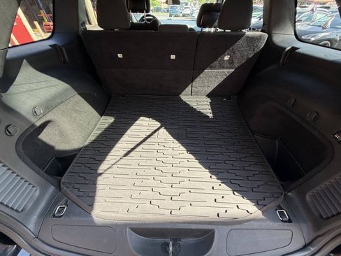 Used 2018 Jeep Grand Cherokee Laredo AWD/4WD image 16