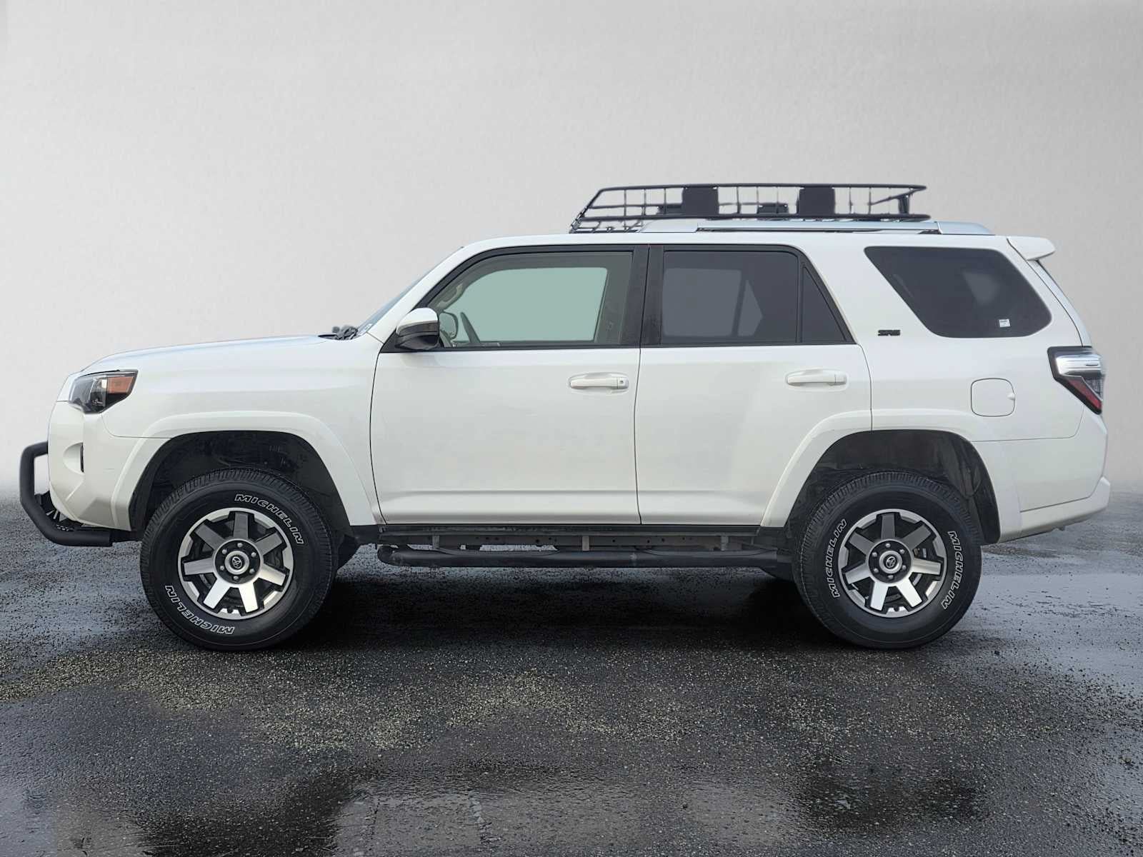 Used 2018 Toyota 4Runner SR5 AWD/4WD image 6